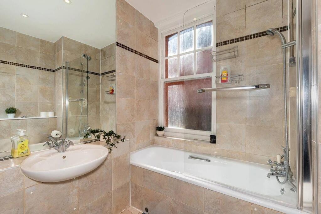 Discover London Central 2 Bedroom In Kensington Exterior photo